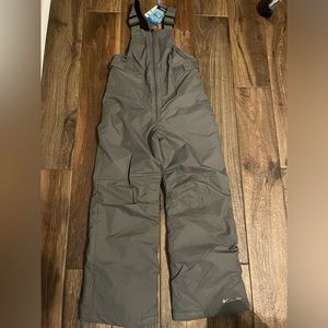 New with tags Columbia ski bib. Youth medium. Grey.